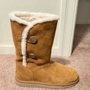 Koolaburra by Ugg women’s tan suede boots in a size 11